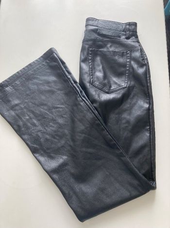 Pantalon large tendance en simili cuir Bershka taille 38/M