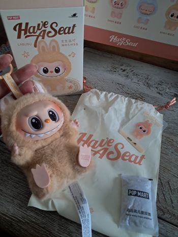 Peluche labjbu have a seat Baba