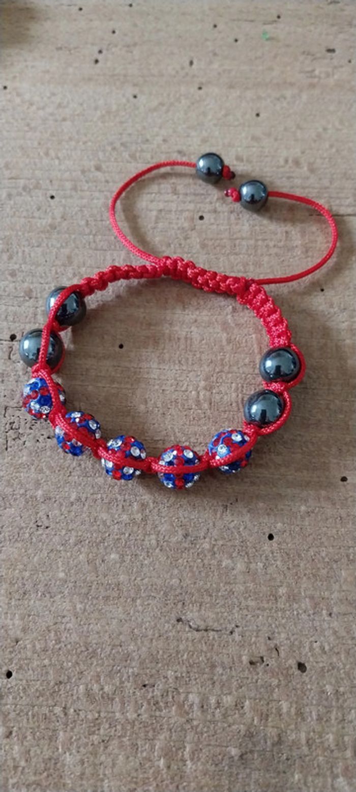 Lot de 3 Bracelets perles strass style Shamballa motif anglais et 4 perles d'hématite - photo numéro 2