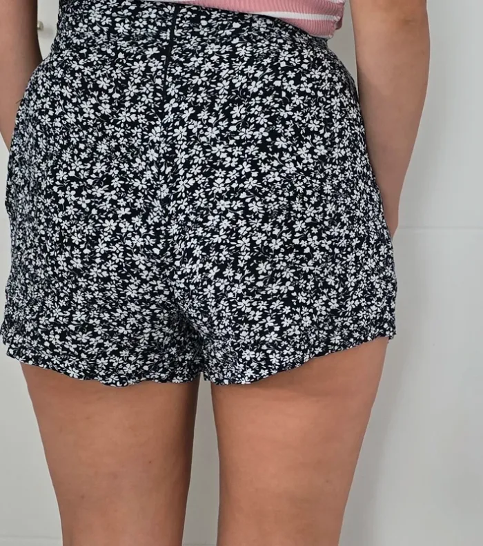 Short fleurie taille haute - photo numéro 2