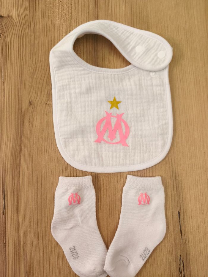 Bavoir et chaussettes Om rose Marseille bébé - photo numéro 3