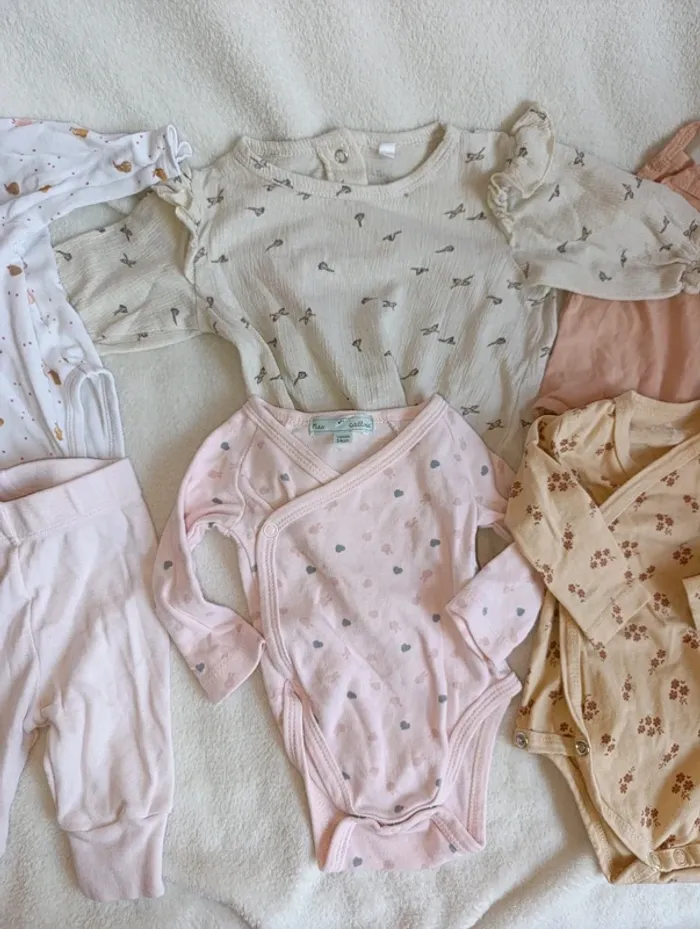 Lot bodies + 1 legging 1 mois - photo numéro 4