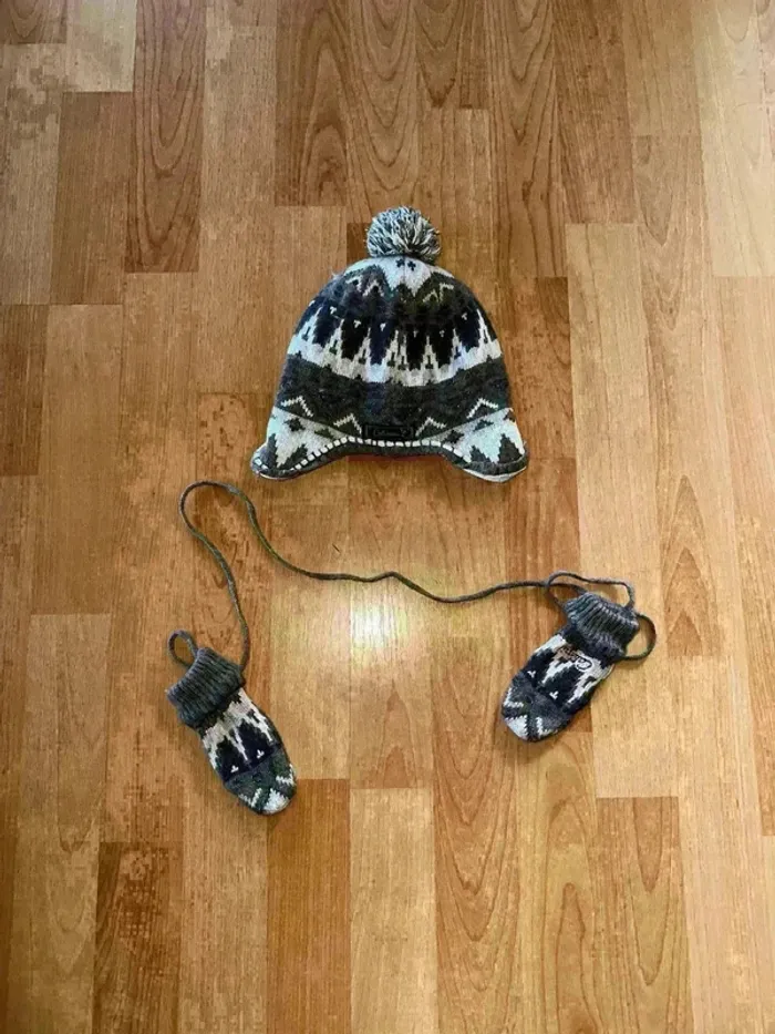 Ensemble bonnet à pompon et moufles Catimini - Bébé fille - Très bon état - photo numéro 3