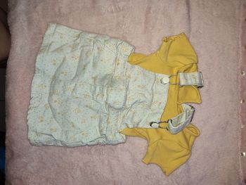 Salopette en jean avec t-shirt