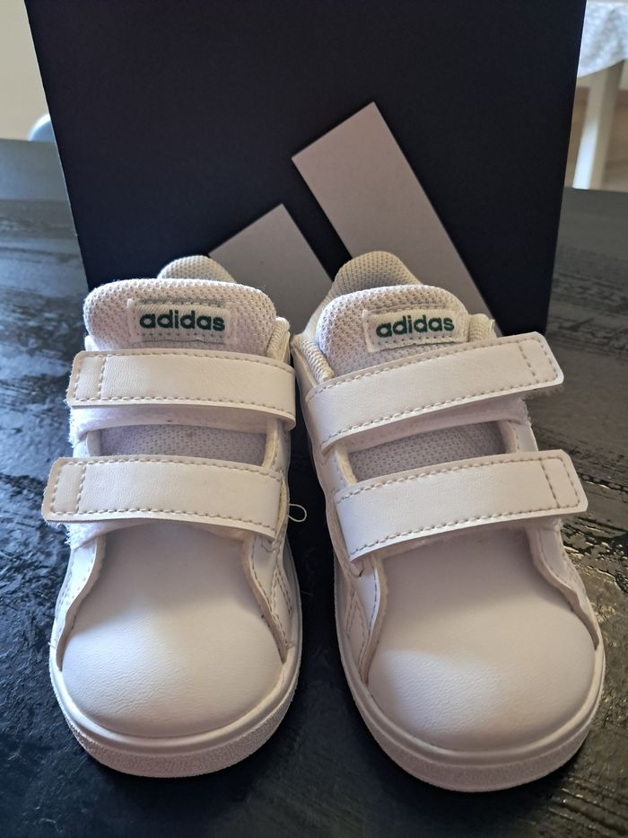 Basket adidas taille 22 - photo numéro 2