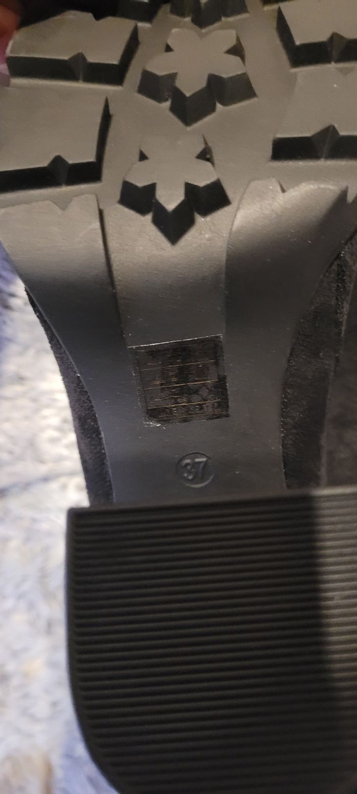 Bottines noires à jolis motifs - photo numéro 6