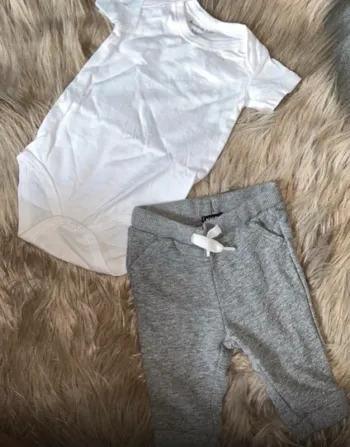 Bodie manche courte blanc 50-56 cm et bas de jogging 1 mois kiabi