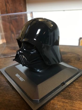 Figurine casque Star Wars Dark Vador Lucasfilm