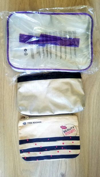 3 trousses de toilette
