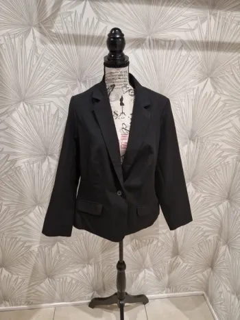 Jolie veste blanche porte taille 44