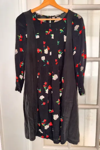 Robe Pablo  Taille 38 Avec empiècement en soie  Valeur 230 euros