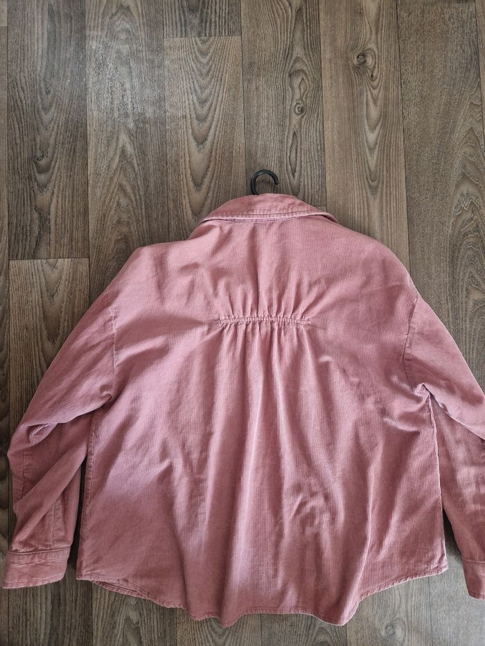 Sur chemise rose - photo numéro 2