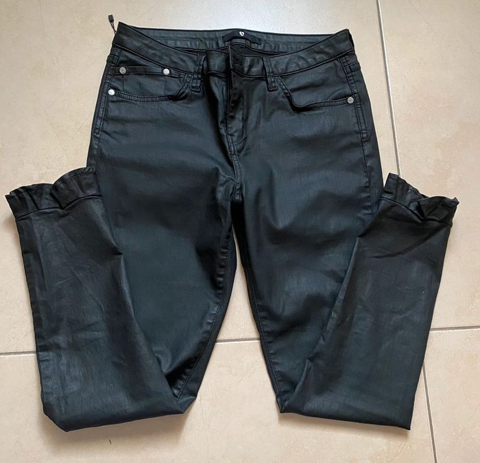 Pantalon Droit Enduit Taille 38-40  Avec Volant - photo numéro 3