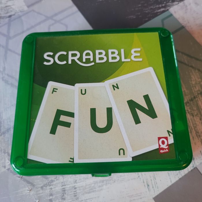 Scrabble de voyage complet neuf