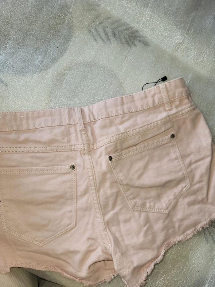 Short neuf - photo numéro 3