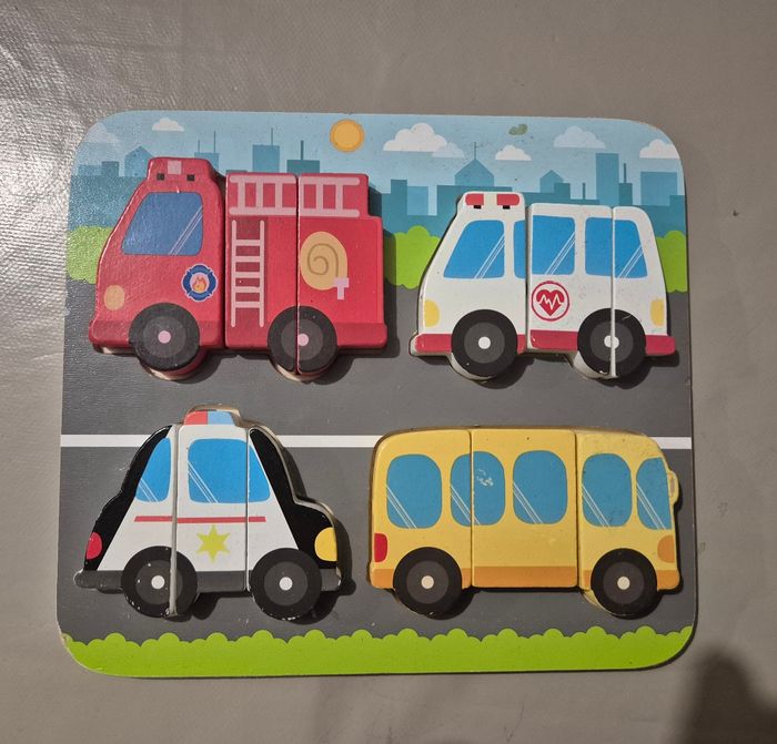 Puzzle en bois encastrement 1er age bus pompier police ambulance