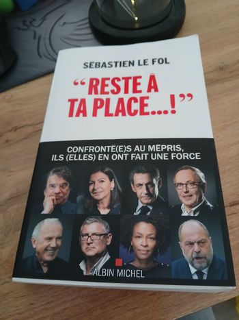 LIVRE RESTE A TA PLACE DE SEBASTIEN LE FOL 