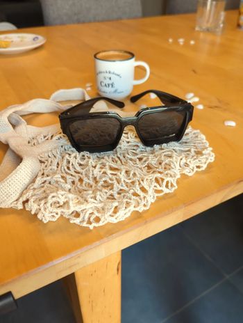 Lunettes solaires noires