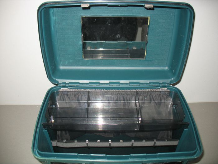 TROUSSE DE TOILETTE RIGIDE VERTE "DELSEY" - n°01 - photo numéro 2