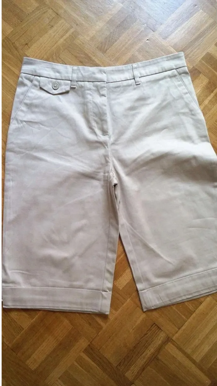 Bernudas  / pantacourt Beige T38 jamais porte - photo numéro 2