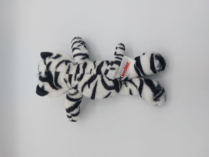 Peluche doudou tigre blanc noir KINDER FERRERO yeux bleus nez rose 25 cm TTBE - photo numéro 2