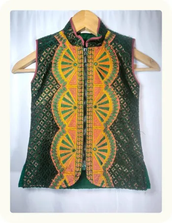Gilet sans manches traditionnel enfant Atharva Taile 5-6 ans