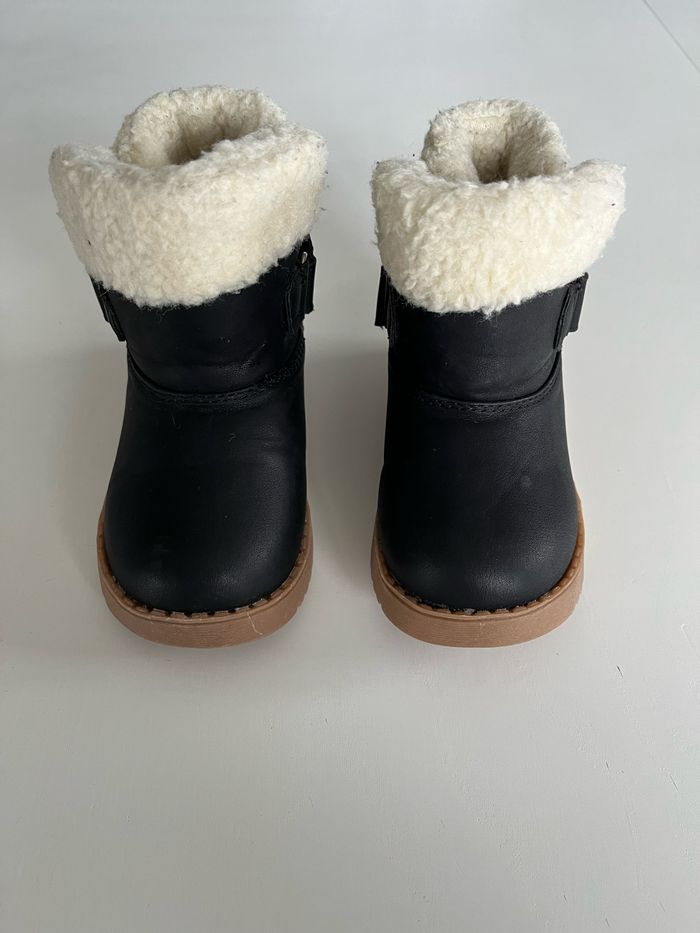 Boots noir bébé fille moumoute taille 22 - photo numéro 3
