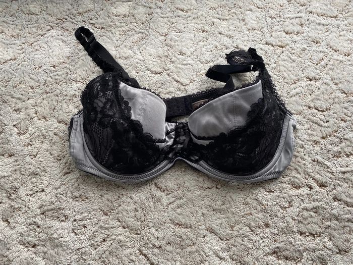 Joli soutien gorge Rouge-gorge 90D