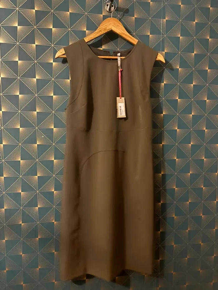 Robe droite neuve Scee
