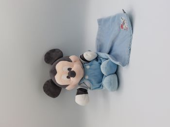 Peluche doudou Mickey bleu DISNEY NICOTOY gris noir salopette tee-shirt mouchoir