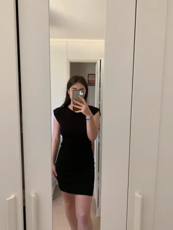 Robe noir moulante