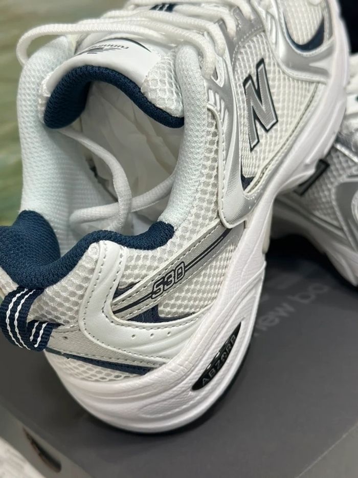 New Balance 530 Taille 43 - photo numéro 3