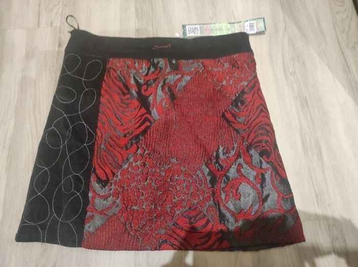 Jupe Smash neuve taille 40 - photo numéro 2