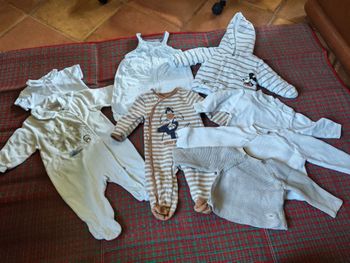 Lot de 8 vêtements bébé 3 mois couleurs blanc, beige, écru