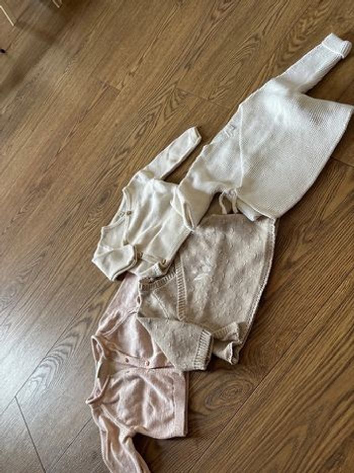 Lot de 4 gilets 1 mois