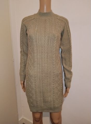 Robe pull cache cache taille XS
Couleur deser sage 