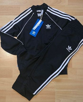 (Neuf non porté) 🏷🤩🥰  superbe survetement ADIDAS unisex 3 ans 🥰🤩