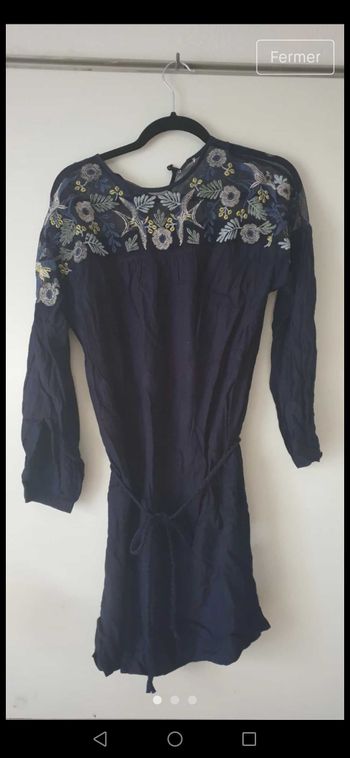 Robe bleu avec broderie