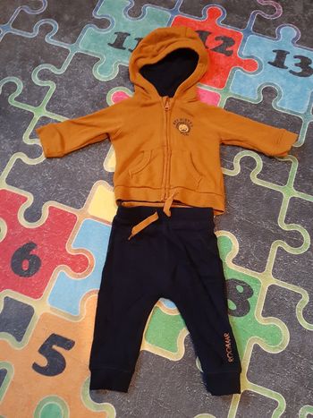 Lot de 4 ensembles 6 mois très  bon état