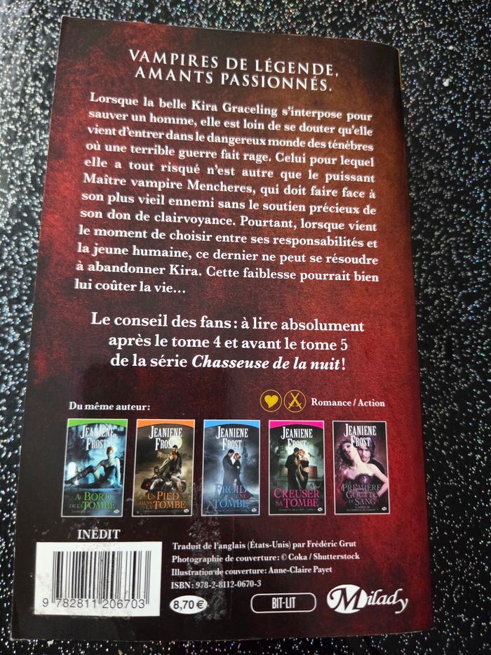 Livre de poche le monde de la chasseuse de la nuit tome 2 - photo numéro 2
