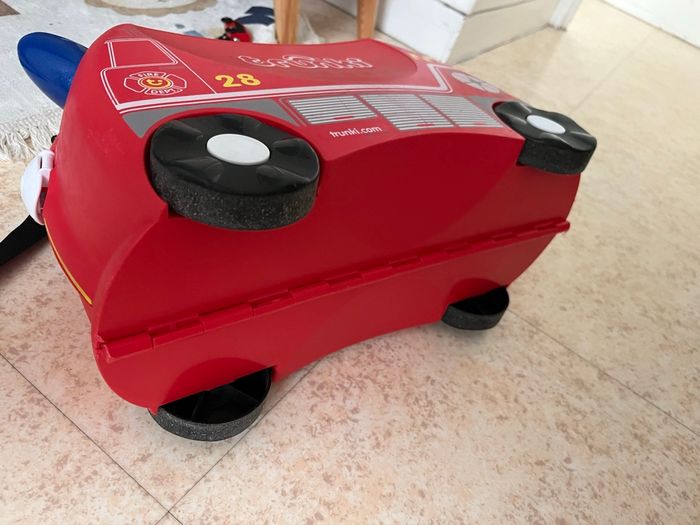 Valise cabine trunki pour enfant modèle pompier - photo numéro 4