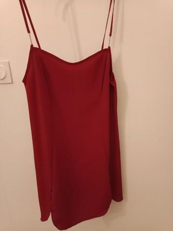 Nuisette rouge foncé