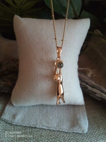 Collier petit chat suspendu doré