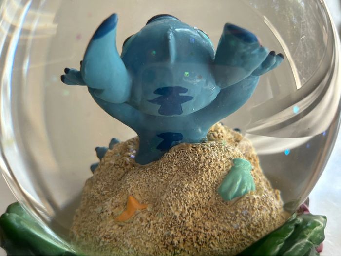 Snowglobe musical Lilo et stitch boule pailletée - photo numéro 11