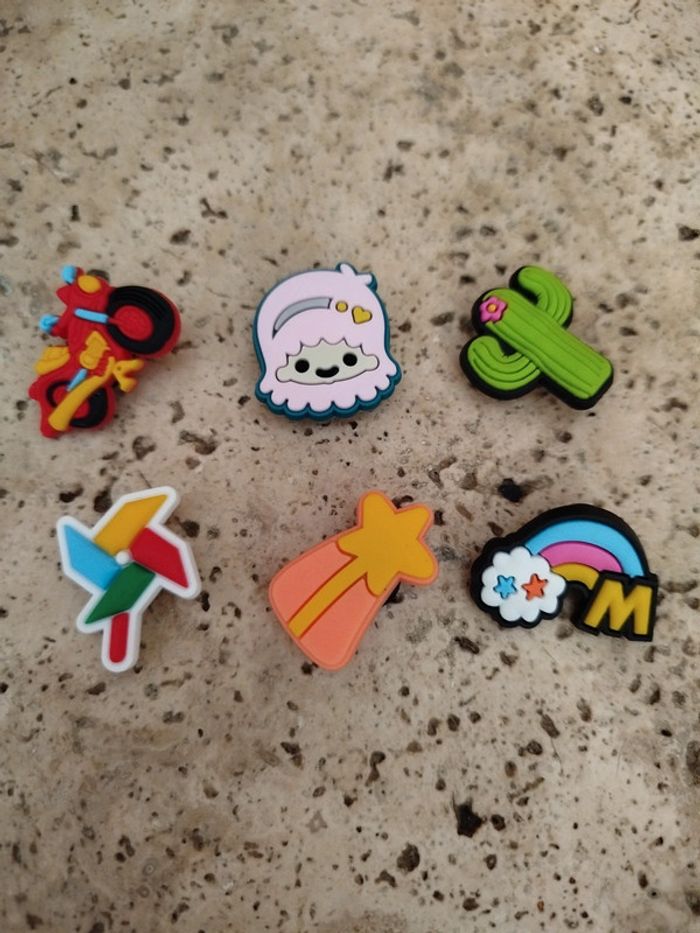 Charms , pins Crocs