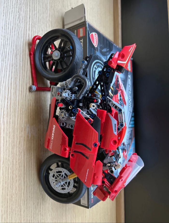 Lego Technic moto ducati - photo numéro 3