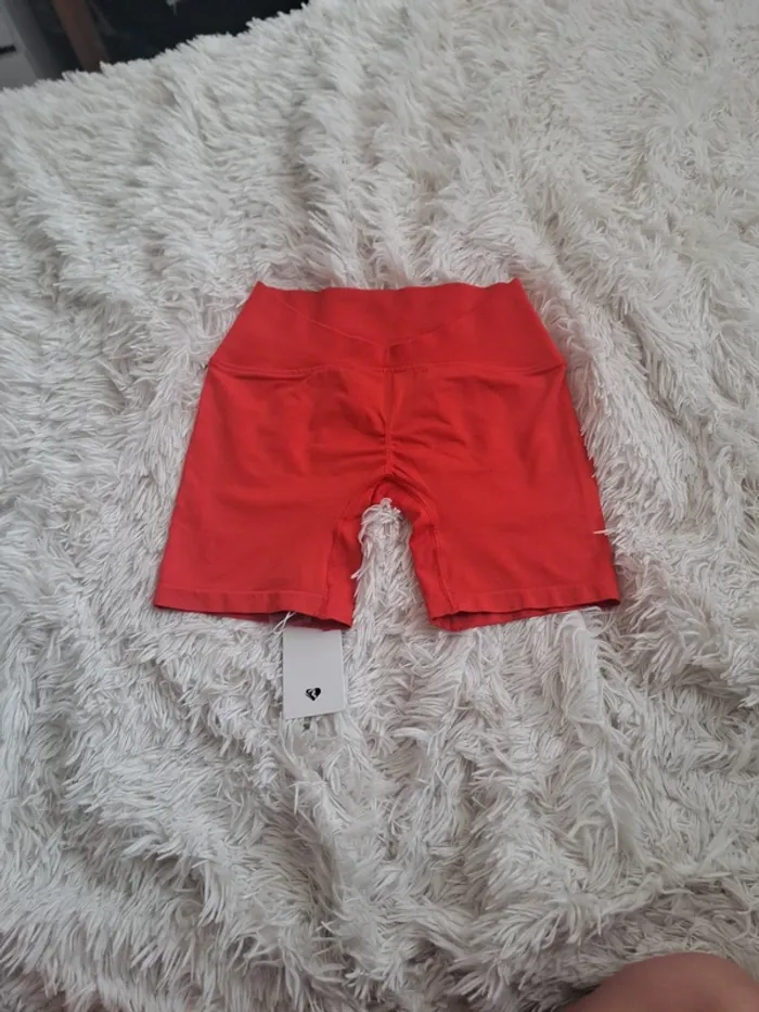 Short Women’s Best Define 2.0 XS – Lava Red 🔥 Neuf avec étiquette - photo numéro 4