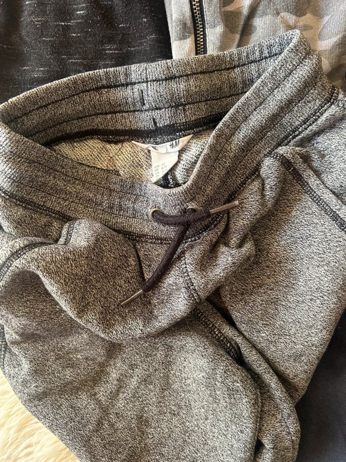 Garçon 👦🏻 Lot 3 shorts + 1 offert - H&M taille 6/7 ans - photo numéro 2
