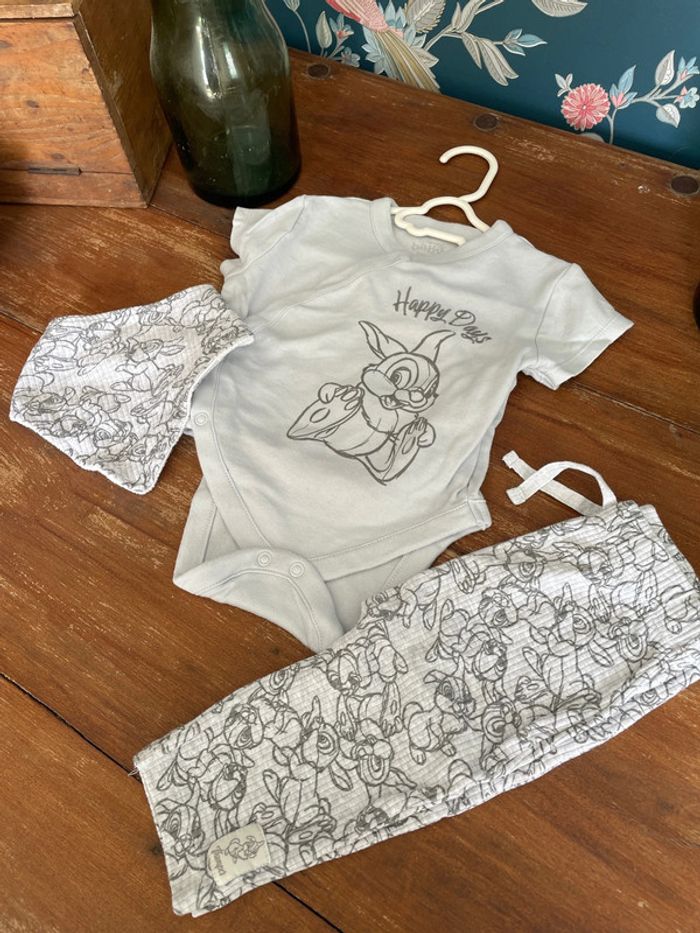 Ensemble bodie manches courtes pantalon et bavette Disney 6 mois