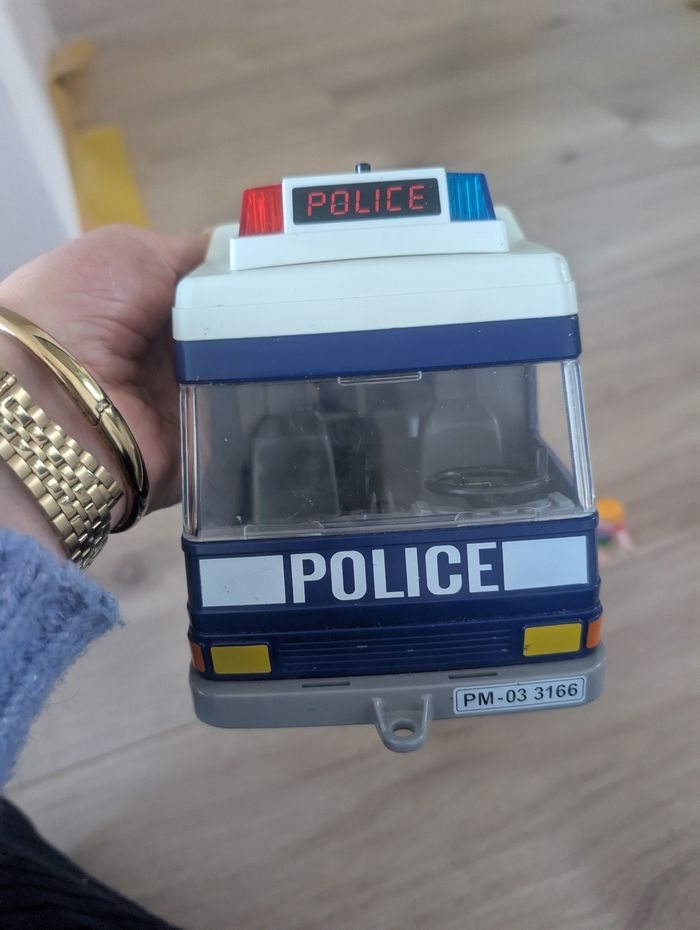 Camion de police playmobil+ personnages - photo numéro 3